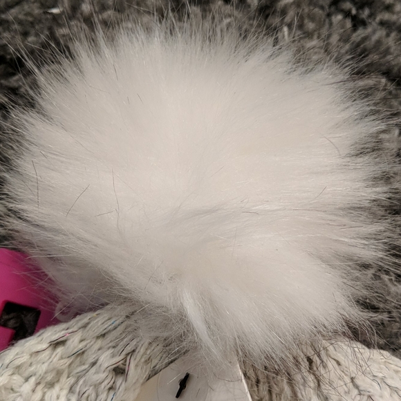 So winter hat - Picture 3 of 4